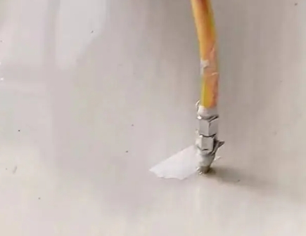 海港瓷砖空鼓维修公司专业解答在瓷砖铺贴过程中，如果使用的砂料过粗（如全部使用了粗砂），可能会导致以下问题